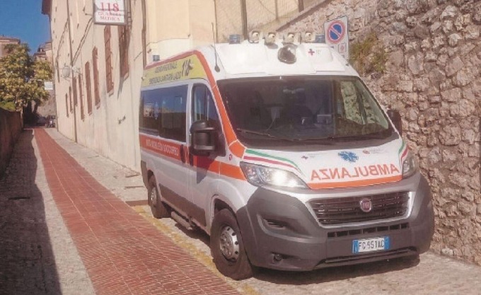 VEROLI: PESTATO PER DIFENDERE UNA RAGAZZA