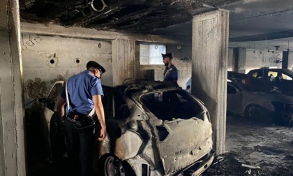 MARINO: INCENDIO, DIECI AUTO DISTRUTTE E TRE PALAZZINE INAGIBILI