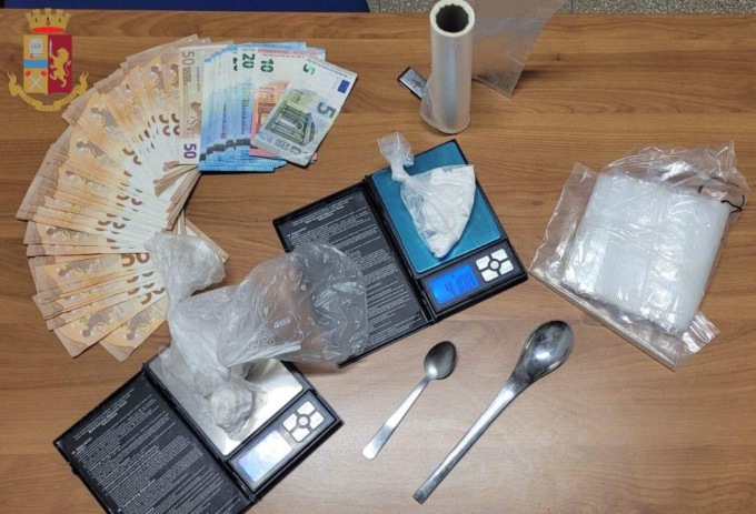 ROMA: SPACCIO DI DROGA, 8 ARRESTI