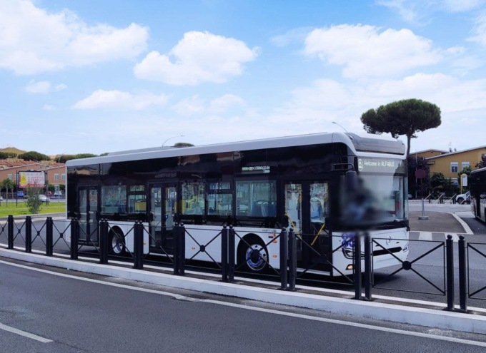ROMA: BOTTIGLIE CONTRO IL BUS, LA DENUNCIA