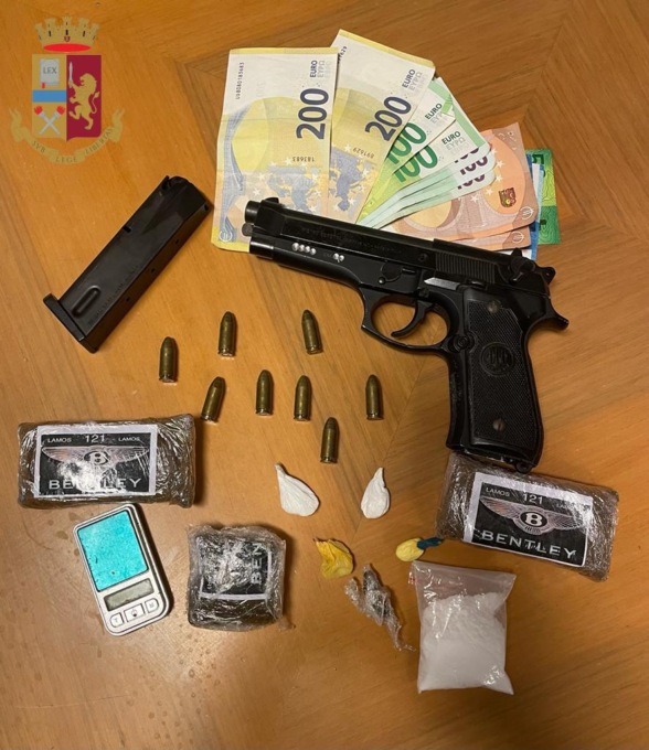 ROMA: DROGA E PISTOLA, QUATTRO ARRESTI