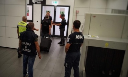 CIAMPINO: VALUTA NON DICHIARATA, SEQUESTRATI 80 MILA EURO