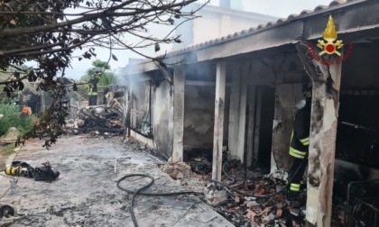 ROMA: INCENDIO IN UNA VILLETTA