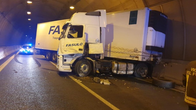 PRIVERNO: SCONTRO TRA DUE TIR ED UN’AUTO, CHIUSA LA MONTI LEPINI
