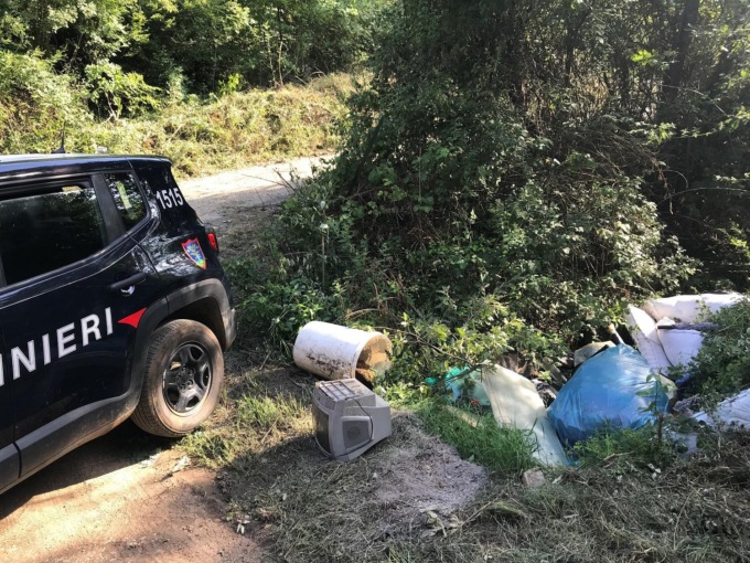 MONTEROTONDO: RICETTAZIONE DI MOTOCICLI RUBATI, DROGA E DISCARICA ABUSIVA