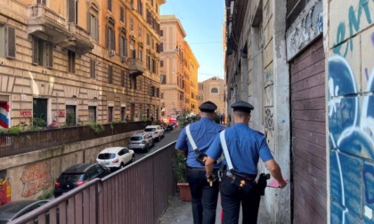 ROMA: PICCHIATO PER IL PORTAFOGLI, FERMATI DUE UOMINI
