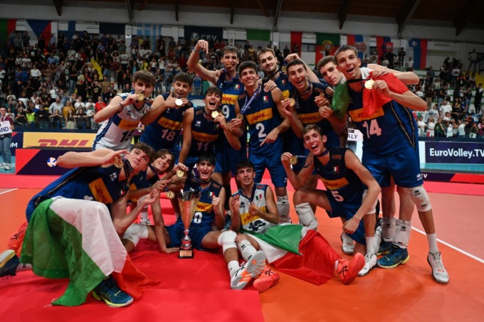 PALLAVOLO: LA TOP VOLLEY FESTEGGIA STRAFORINI CAMPIONE D’EUROPA