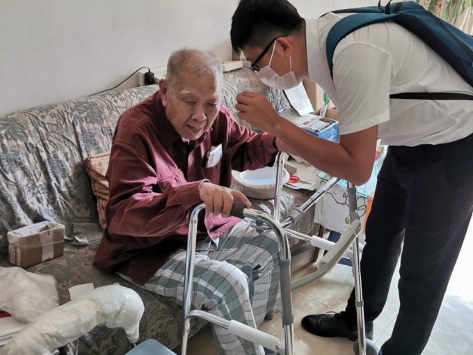 La Cina rafforza le visite domiciliari e i servizi agli anziani