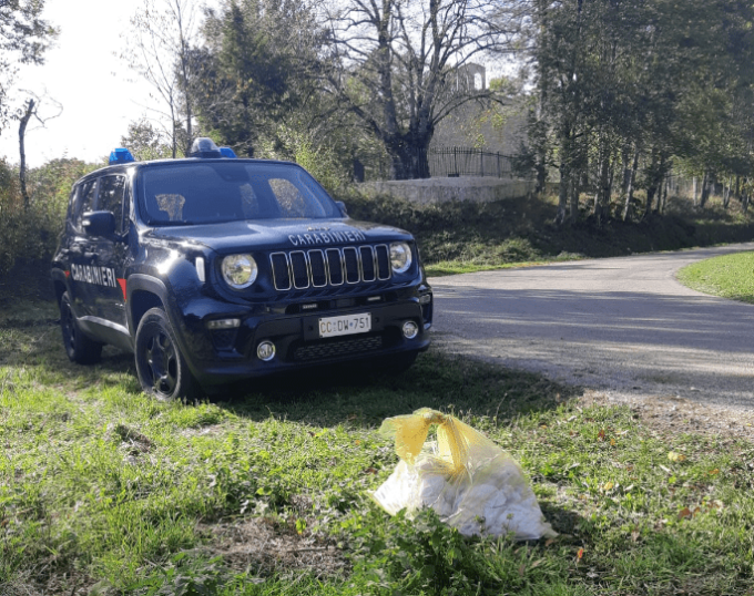 VALLEROTONDA: ABBANDONA RIFIUTI IN STRADA, MULTATO