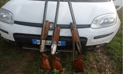 LATINA: DENUNCIATI DIECI BRACCONIERI, SEQUESTRATI FUCILI E CARDELLINI VIVI