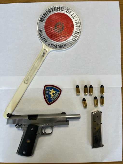 CASSINO: CON IL COLTELLO E UNA PISTOLA NEGLI SLIP, DUE FERMATI