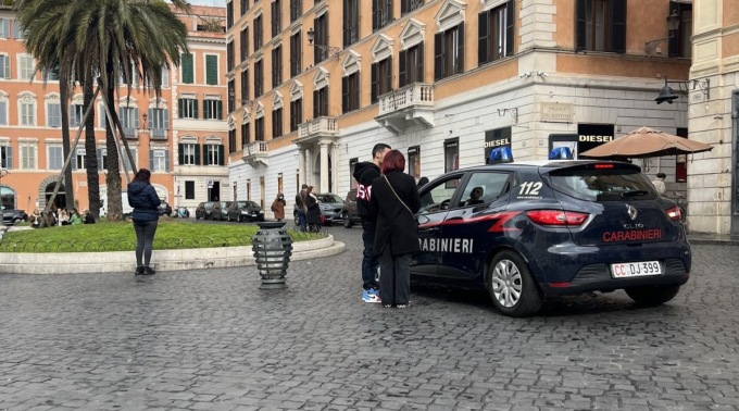 ROMA: FURTI, QUATTRO ARRESTI