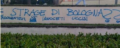 ROMA: VANDALI A VILLA BORGHESE, RIMOSSE LE SCRITTE