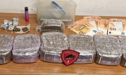 ROMA: SEQUESTRATI 4 CHILI DI DROGA