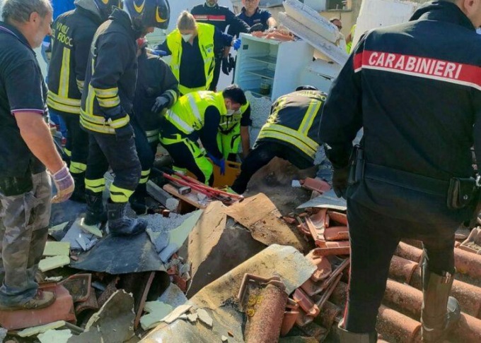 ANZIO: ESPLOSIONE IN VILLA, MORTA LA DONNA ESTRATTA DALLE MACERIE