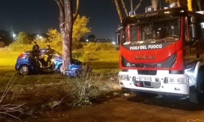 ROMA: AUTO CONTRO ALBERO, DUE MORTI ED UN FERITO
