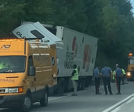 GIULIANO DI ROMA: CON IL TIR CONTRO IL COSTONE DELLA MONTAGNA, ILLESO
