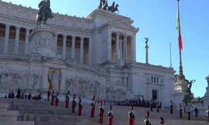 ROMA: MELONI RENDE OMAGGIO AL MILITE IGNOTO