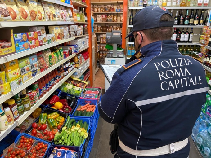 ROMA: SEQUESTRATI 150 CHILI DI ALIMENTI SCADUTI