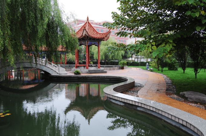 CINA: HARBIN, PARCO CULTURALE RIVESTITO DI COLORI AUTUNNALI