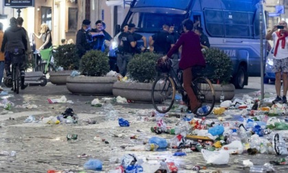 ROMA: PIAZZA DEL POPOLO INVASA DAI RIFIUTI