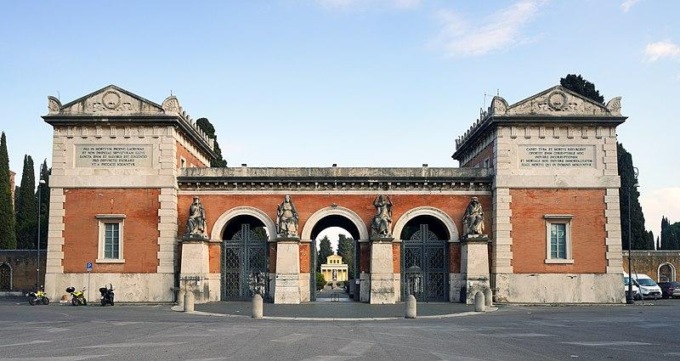 ROMA: MARCIA SU ROMA, CHIUSO IL CIMITERO DEL VERANO