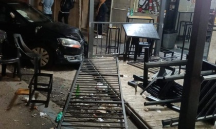 LATINA: AUTO TRAVOLGE UN GAZEBO, GIOVANI FERITI