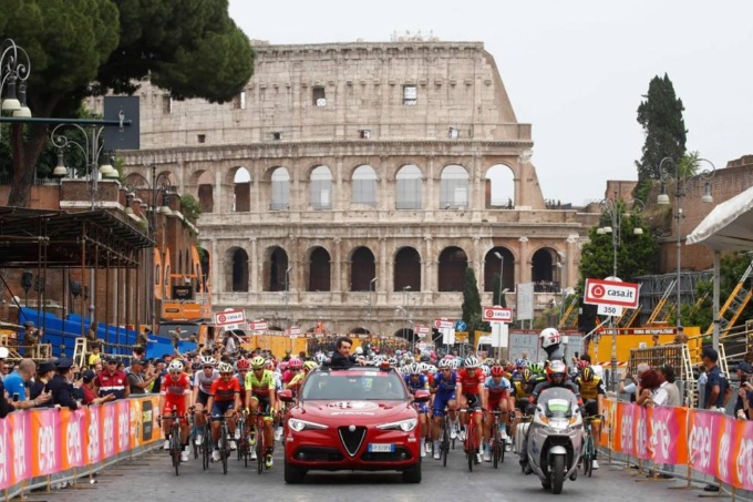 ROMA: IL GIRO D’ITALIA SI CHIUDE AI FORI IMPERIALI