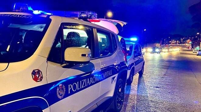 ROMA: AUTO SI SCHIANTA CONTRO UN SEMAFORO, MORTO UN 26ENNE