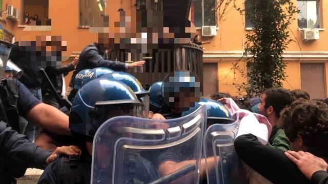 ROMA: SCONTRI STUDENTI – POLIZIA, SAPIENZA OCCUPATA