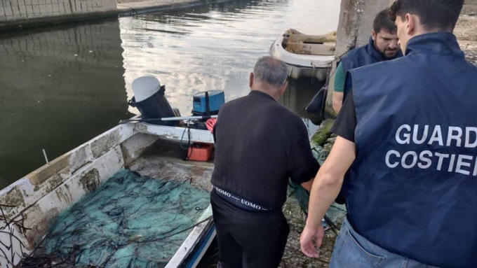 LATINA: SEQUESTRATE RETI DA PESCA ILLEGALI