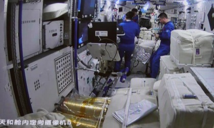 CINA: EQUIPAGGIO DELLA SHENZHOU-14 ENTRA NELLA NAVICELLA CARGO TIANZHOU-5