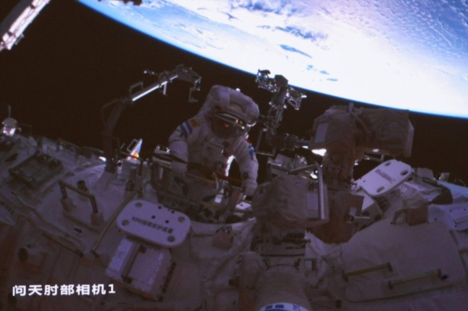 Cina: taikonauti di Shenzhou-14 eseguono la terza passeggiata spaziale