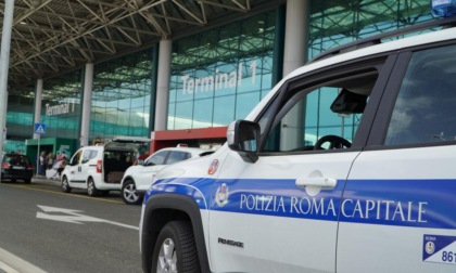 FIUMICINO: ALTERAVA IL TASSAMETRO PER GUADAGNARE DI PIU’, TASSISTA DENUNCIATO