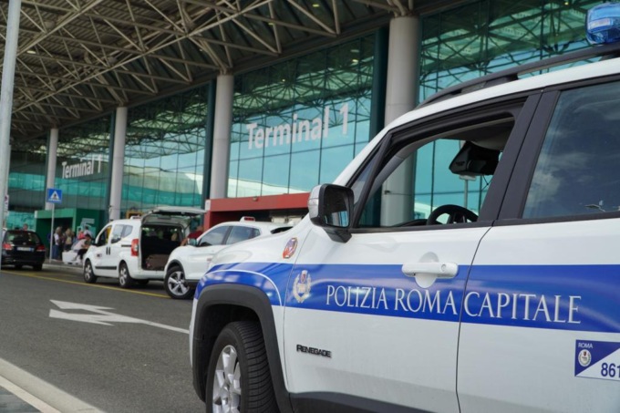 FIUMICINO: ALTERAVA IL TASSAMETRO PER GUADAGNARE DI PIU’, TASSISTA DENUNCIATO