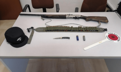 MAENZA: A CACCIA SENZA PORTO D'ARMI E CON FUCILE RUBATO, ARRESTATO