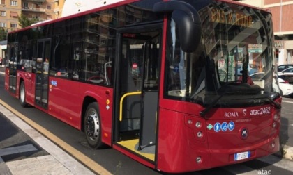 ROMA: MOLESTA STUDENTESSE SUL BUS, ARRESTATO