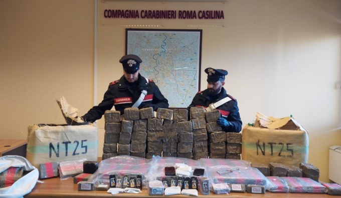 ROMA: NASCONDEVA UN MILIONE DI DOSI DI HASHISH
