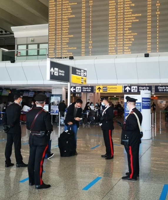 FIUMICINO: CONTROLLI IN AEROPORTO