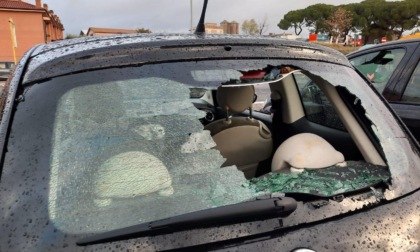 ROMA: SETTECAMINI, DISTRUTTI PARABREZZA E LUNOTTI DI 9 AUTO