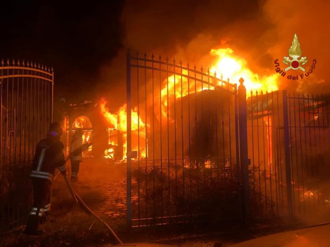 ROMA: INCENDIO NEL PARCO DI VILLA MASSIMO, INSORGONO I COMITATI