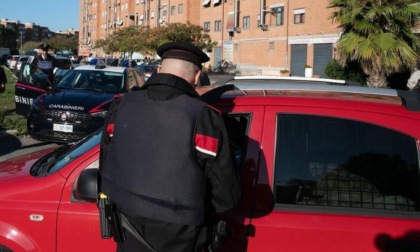 Roma, blitz dei carabinieri ai "Lotti" di Ostia