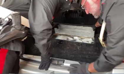ROMA: TROVATI CON LA PISTOLA E LA COCAINA IN AUTO, ARRESTATI