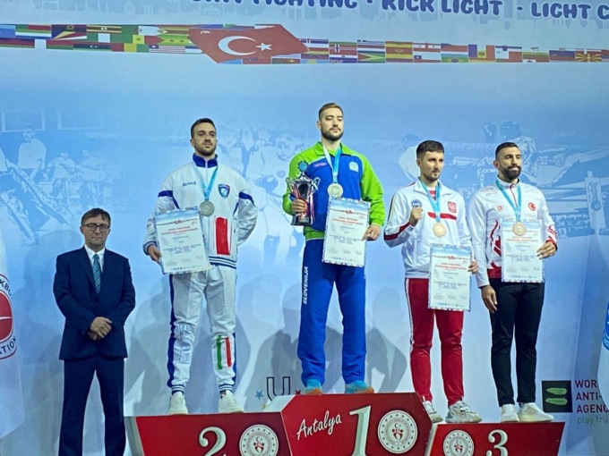 KICKBOXING: ARGENTO PER ALESSANDRO DE PONTO
