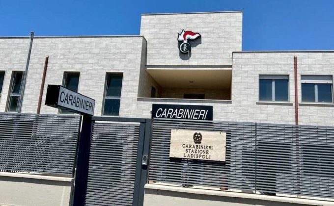 LADISPOLI: RAPINA UN ANZIANO, ARRESTATA