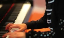 PECHINO: RAGAZZA IMITA STRUMENTO TRADIZIONALE CINESE CON IL PIANOFORTE