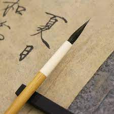 CINA: UOMO MOSTRA INUSUALI DOTI DI CALLIGRAFIA CON DUE PENNELLI