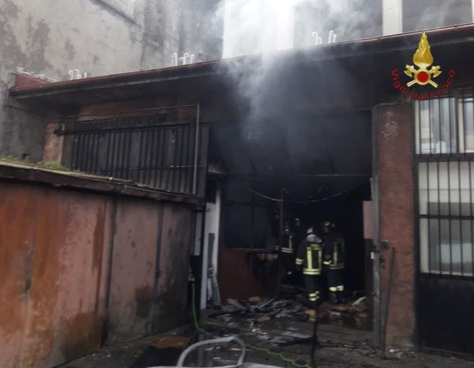 ROCCA DI PAPA: MAGAZZINO DISTRUTTO DALLE FIAMME