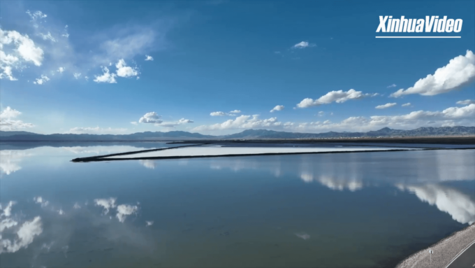 Cina: il tardo autunno è ideale per visitare il lago salato di Chaka