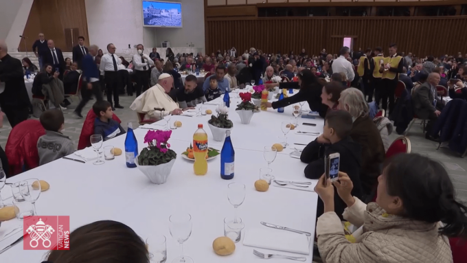 ROMA: PAPA FRANCESCO A PRANZO CON I POVERI